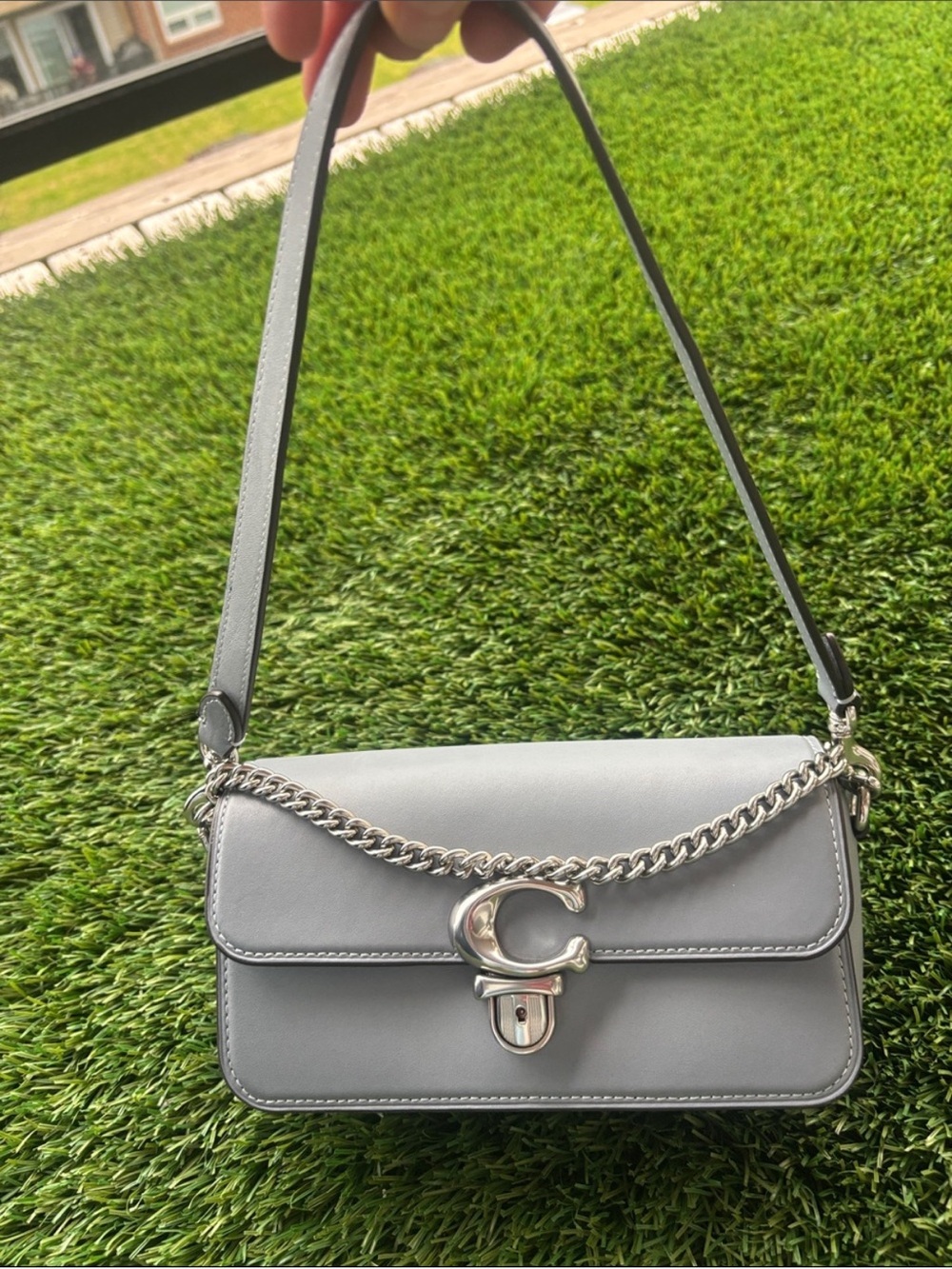 🌸Coach Grey Leather Shoulder Bag with Silver Chain and 'C' Accent
